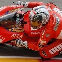 Stoner Ungguli Capirossi di Debutnya