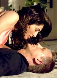 James Bond Tak Pede dengan Alat Kelaminnya