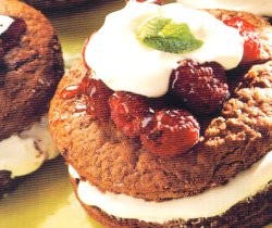 Kue Cokelat Raspberry