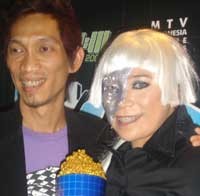 Melly Berikan Belaian Pertama & Terakhir