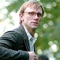 Daniel Craig Ingin Jelajah Luar Angkasa