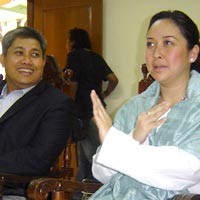Putusan Cerai Cinderella Diwarnai Air Mata