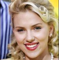 Scarlett Johansson dan Gaun Transparan