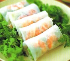 Menyajikan Lumpia Segar