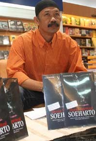Dunia Spiritual Soeharto Laris