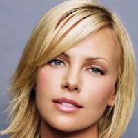 Kaki Charlize Theron Paling Indah