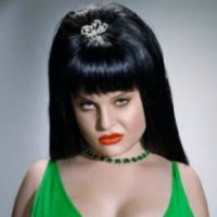 Bos Playboy Tolak Kelly Osbourne Bugil