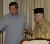 SBY-Din Bahas Forum Islam Inggris-Indonesia 