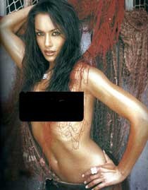 Anggota Parlemen Italia Tampil Telanjang