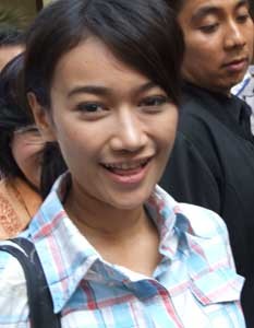 Damai, Ratu Felisha Cium Kekasih Andien