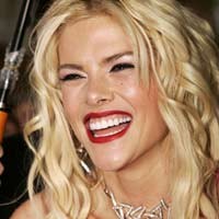 Jenazah Anna Nicole Bisa Dimakamkan