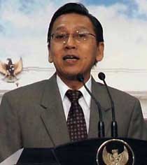 Boediono Kalahkan Keluarga