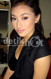 Dipenjara Lagi, Ratu Felisha Bertingkah Aneh