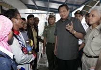SBY Rapat dengan Menhub di Atas Kapal Roro Jatra III