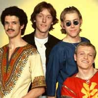 Sergio Mendes & Level 42 Tampil di Hari Pertama