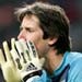 Van der Sar Ditunggu Van Basten