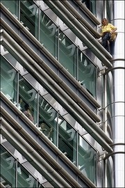 Sempat Ditangkap, Spiderman Dibebaskan Polisi malaysia