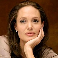 Angelina Jolie Bawa Pulang Anak Baru
