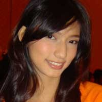 Nadia Saphira Dilamar Band Ungu