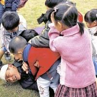 Andy Lau Diserang Penggemar