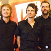 Keracunan Makanan, Muse Tunda Konser