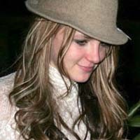 Britney Kaget Foto Telanjang Dada Tersebar 