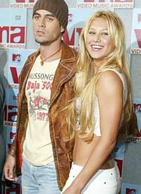 Enrique Iglesias-Anna Kournikova Masih Pacaran