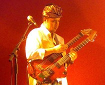 Konser Balawan si Jari Dewa Memukau