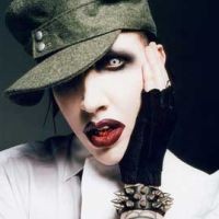 Marilyn Manson Rebutan Bangkai Hewan