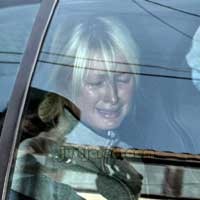 Paris Hilton Mewek Kembali ke Penjara