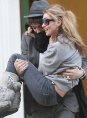 Kate Moss Sembunyikan Rencana Pernikahan