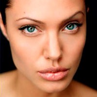 Angelina Jolie Rela Jadi Pembunuh