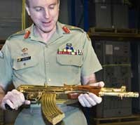 Bedil Emas Saddam Dipamerkan