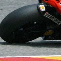 Bridgestone Siapkan Ban Belakang 16 Inci