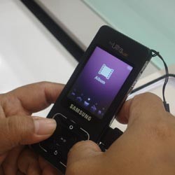 Dari Headset Tulang Sampai Ponsel Kocok