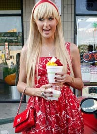 Paris Hilton Tampung Mantan Napi 