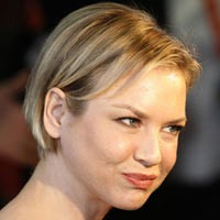 Renee Zellweger Nge-jins di Karpet Merah
