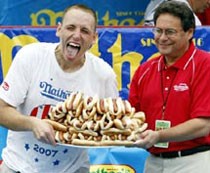 Wow! 12 Menit Santap 66 Hotdog