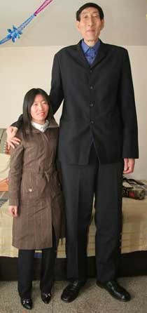 Pria 2,36 M Nikahi Wanita 1,68 M