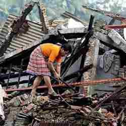 Pantau Rekonstruksi Pasca Gempa Jogja di Internet