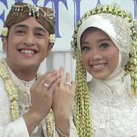 Irfan Hakim Merinding Dibelai Istri
