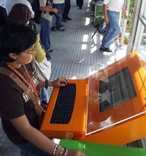 Internet di Halte Busway Sedikit Pengguna, Banyak Pelirik