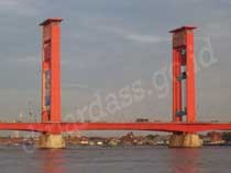 Trauma Mississippi, Warga Sumsel Cemaskan Jembatan Ampera