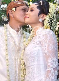 Kristina Keukeuh Jadi Janda