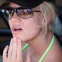 Topless, Britney Spears Jadi Lesbian