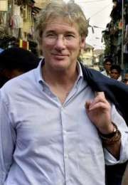 Richard Gere Pamer Bokong Lagi
