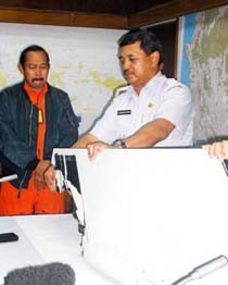 Serpihan AdamAir KI 574 Masih Berserakan di Perairan Majene