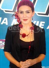 Rieke Dyah Pitaloka Ganti Gaya Bercinta