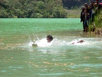 Larung Sesaji Tolak Balak di Gunung Kelud