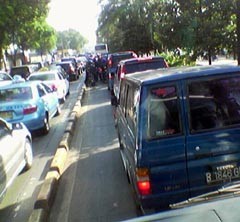 Trantib Cegat Penyerobot Busway